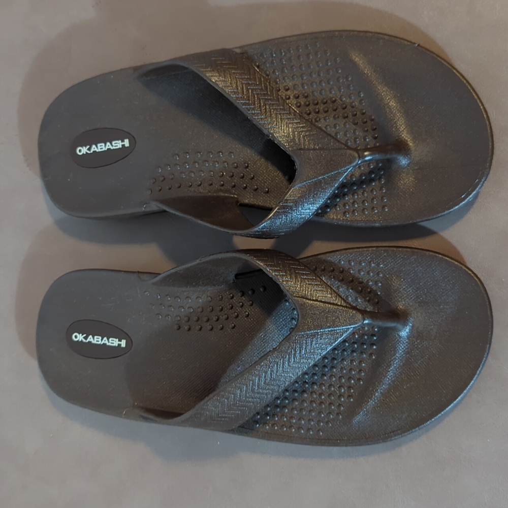Okabashi Sandals Flip Flops Shoes 
Woman Size M / L Brown Made in USA